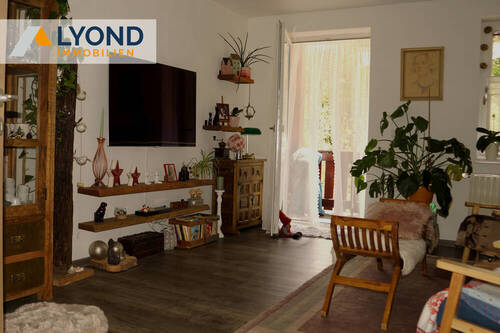 Wohnzimmer mit Balkon - 