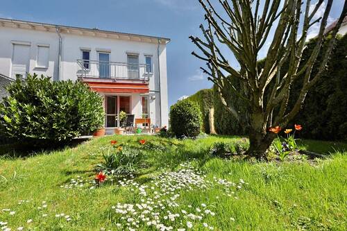 eingewachsener Garten - 6 Zimmer Reihenendhaus in Erbach