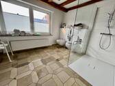 mit großer Dusche - 