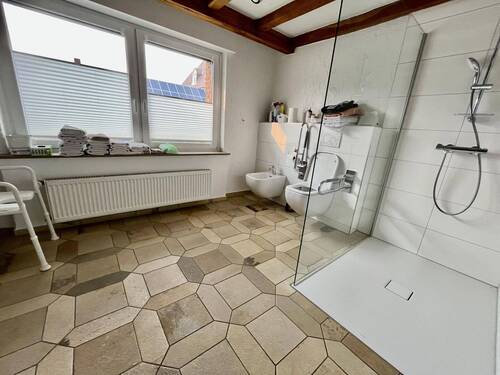 mit großer Dusche - 