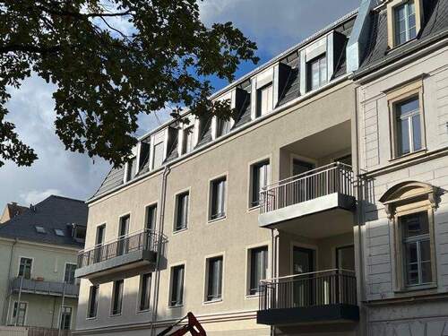 Hausansicht - * Rarität - lichtdurchflutete und großzügig durchdachte 4 - Raumwohnung mit Einbauküche und Dachterrasse*