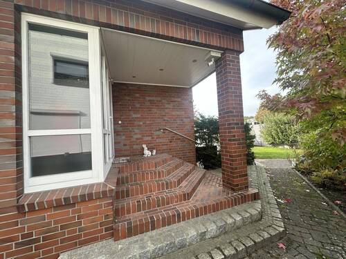 Eingangsbereich mit Treppe - 