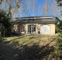 Michendorf: Freistehender Bungalow in ruhiger Wohngegend mit direktem Zugang zum Golfplatz, unweit Seddiner See!