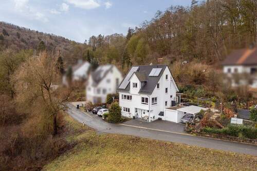 Ansicht Nordost Winter - Mehrfamilienhaus, Wohnhaus mit 193,00 m² in Egloffstein zum Kaufen