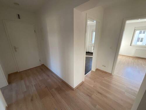 Flur - 3 Zimmer Etagenwohnung zur Miete in Radevormwald