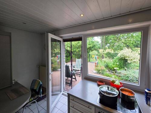 Küche mit Zugang zum Garten.jpg - 