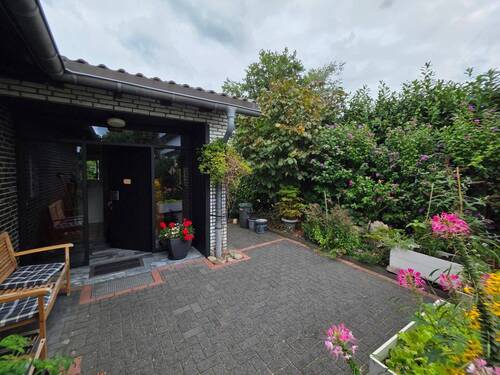 Kleine Terrasse Eingangsbereich.jpg - 
