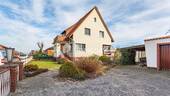 Außenansicht 2 - Familienfreundliches Einfamilienhaus mit 7 Zimmern, Keller, großem Garten und viel Potenzial