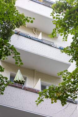 Balkons - INVEST in Neuköllns Toplage: 2-Zi.-Wohnung mit Balkon und perfektem Grundriss nahe dem Weigandufer!