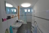 gr. App - Tageslichtbad mit Dusche - 