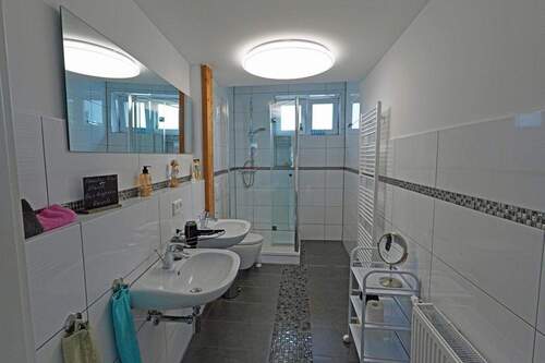 gr. App - Tageslichtbad mit Dusche - 