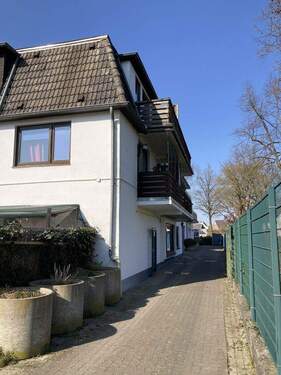 Haus seitlich Zufahrt Parken - Mehrfamilienhaus, Wohnhaus in Bremen