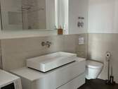 Bad mit Waschtisch - Etagenwohnung mit 87,00 m&sup2; in Berlin zur Miete