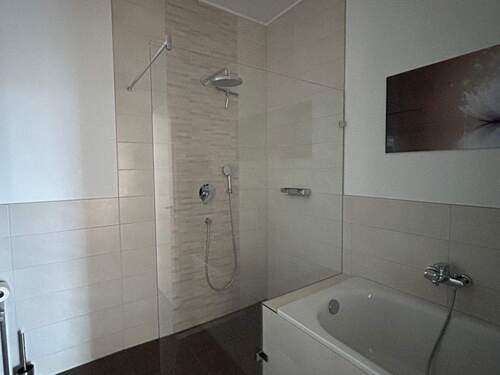 Regendusche und Wanne - 