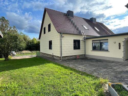 Rückfront - 4 Zimmer Doppelhaushälfte in Droyßig