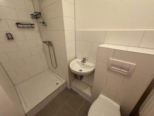 modernes Duschbad - 3 Zimmer Etagenwohnung zur Miete in Delmenhorst