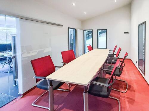 Separater Besprechungsraum für Meetings und Kundentermine - 