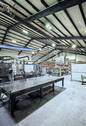 Produktionshalle mit Kranbahn und Arbeitsbereich - 