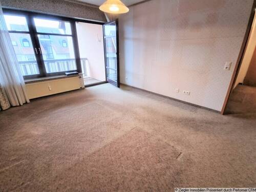 2 Wohnzimmer Ansicht a - 2 Zimmer Etagenwohnung zum Kaufen in Mannheim