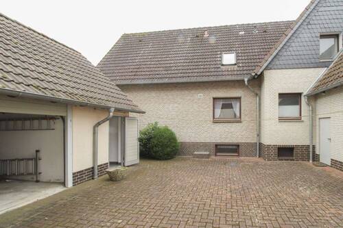 Innenhof mit 2. Garage - 