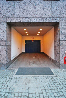 Einfahrt Fahrstuhl - Garage, Stellplatz zur Miete in Berlin