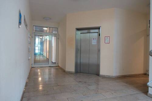 Zugang 2. OG - Büro in Magdeburg