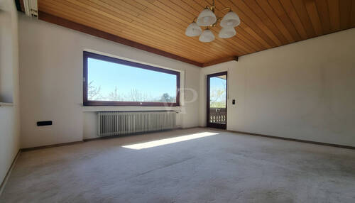 Wohnbereich mit Zugang Balkon - Einfamilienhaus mit 196,40 m&sup2; in Kieselbronn zum Kaufen