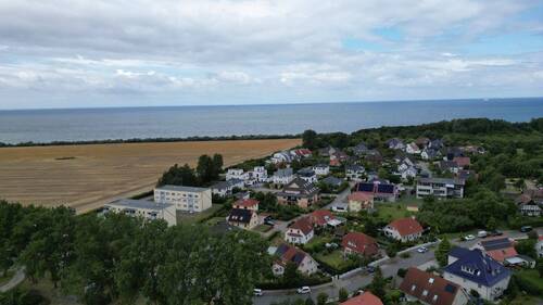 Drohnenaufnahme des Objektes - 2 Zimmer Etagenwohnung in Ostseebad Nienhagen