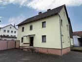 Hofansicht - Ein- Zweifamilienhaus im Zentrum von Nüdlingen