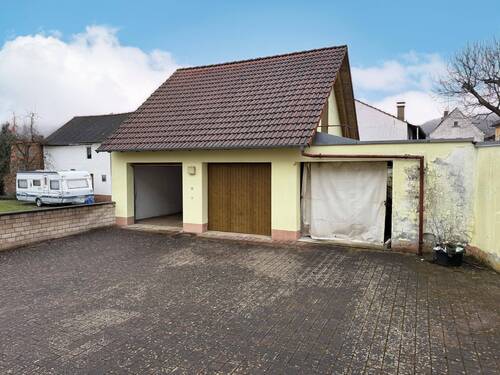 Garagen - Mehrfamilienhaus, Wohnhaus mit 130,00 m² in Nüdlingen zum Kaufen
