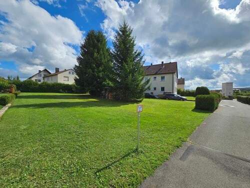 Außenansicht Bild 2 - 6 Zimmer Mehrfamilienhaus, Wohnhaus zum Kaufen in Plech