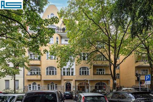 Denkmalgeschützte Fassade - 4 Zimmer Etagenwohnung zum Kaufen in Berlin