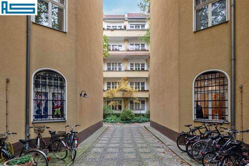 Durchgang zum Innenhof - 4 Zimmer Etagenwohnung in Berlin