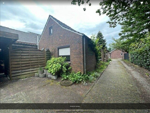 Ansicht von hinten mit Auffahrt - 