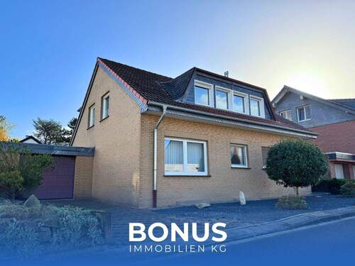 Hausansicht - Freistehendes 1-2 Fam.-Haus * schöne Wohnlage von MG-Dorthausen * herrliches Grundstück und Garage *