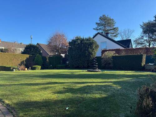 Herrlich großer Garten - 