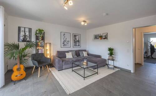 Wohnzimmer 1 - 3 Zimmer Etagenwohnung zum Kaufen in Alling