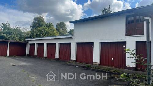 Garagen rückwärtig - 7 Zimmer Einfamilienhaus zum Kaufen in Uetersen