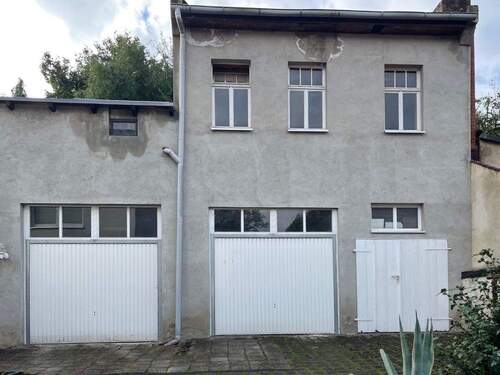 Nebengebäude mit Garagen - 5 Zimmer Einfamilienhaus in Zeitz