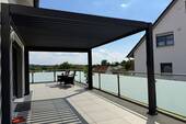 Pergola mit Lamellenbeschattung - 