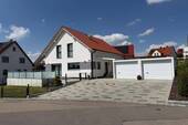 Außenansicht - Erstklassiger Neubau: 5 Zi.EFH mit Doppelgarage, Energieklasse A, FBH & Panoramablick bei Donauwörth