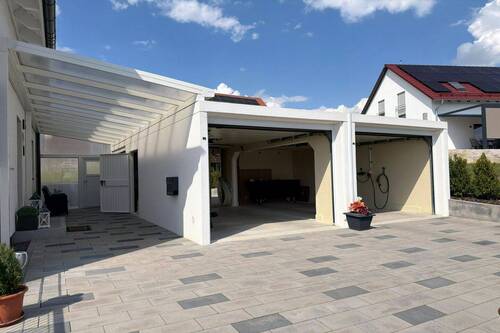 Doppelgarage und Durchgangsbereich - 