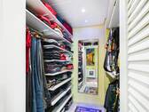 2. OG: Begehbarer Kleiderschrank - 
