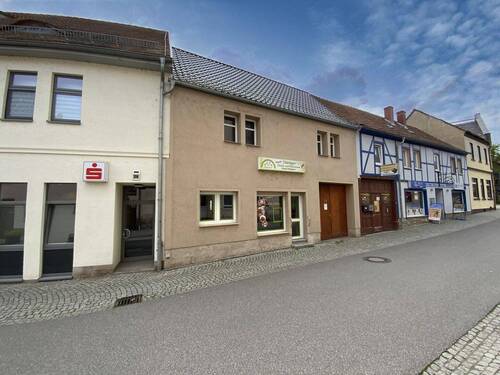 Straßenansicht - 1 Zimmer Mehrfamilienhaus, Wohnhaus zum Kaufen in Roßleben-Wiehe