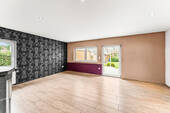 Wohnzimmer - 7 Zimmer Doppelhaushälfte zum Kaufen in Neumarkt in der Oberpfalz