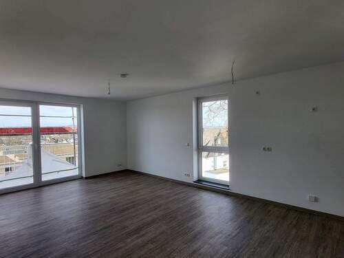 Wohnzimmer mit Balkon - 2 Zimmer Etagenwohnung in Dierdorf
