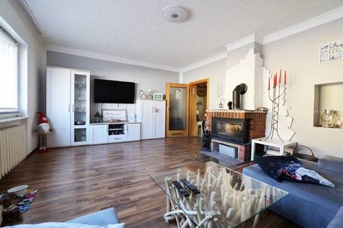 Wohnzimmer mit Kamin - 