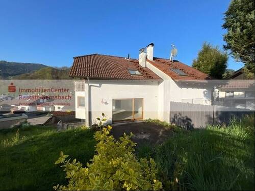 Hausrückseite mit Blick zur Terrasse - 4 Zimmer Mehrfamilienhaus, Wohnhaus zum Kaufen in Gernsbach