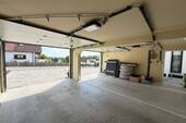 Doppelgarage mit Starkstromanschluss & el. Toren - 