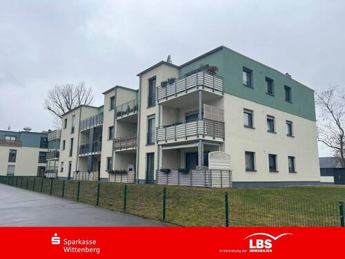 Haus Rückseite - 3 Zimmer Etagenwohnung zum Kaufen in Bitterfeld-Wolfen
